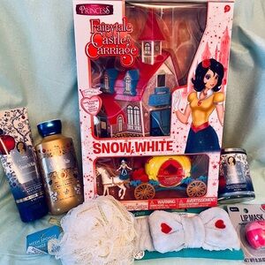 Snow White Castle & Carriage Set - 🍎